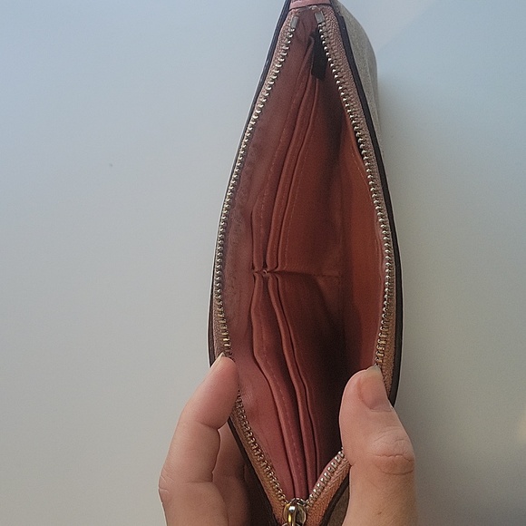 Coach pink/cream wristlet - Picture 3 of 3